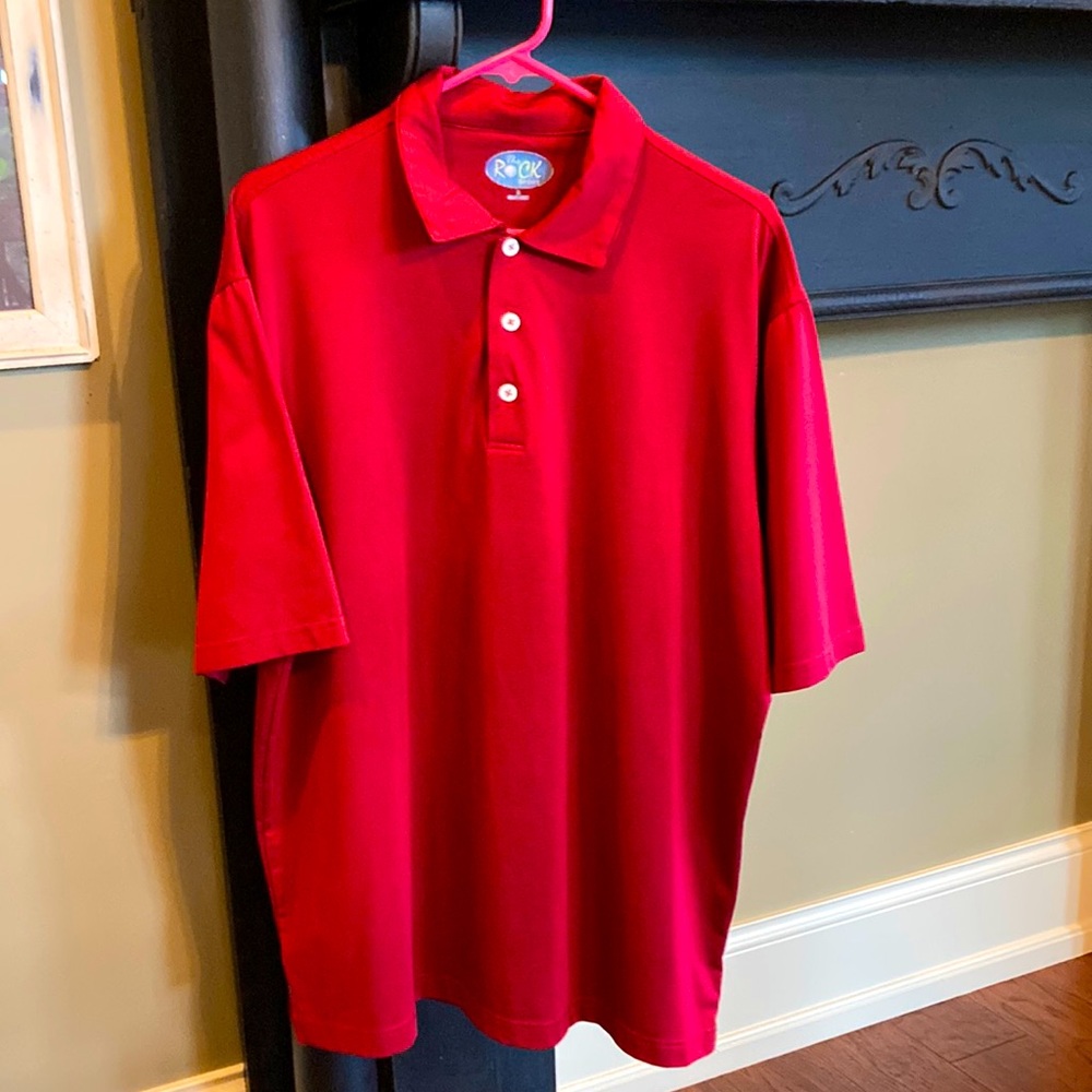 Men’s short sleeve, red sport shirt. Size large.